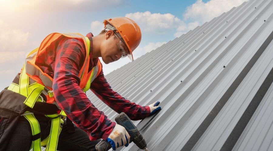 Professional gutter cleaning in Weston, MA